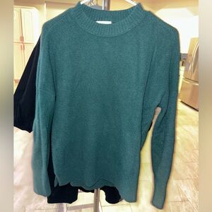 Abercrombie & Fitch green Crewneck Sweater